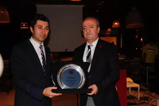 Tayini çıkan Fethiye Cumhuriyet Başsavcısı Eker, adliye personeliyle bir araya geldi Tayini çıkan Fethiye Cumhuriyet Başsavcısı Eker, adliye personeliyle bir araya geldi