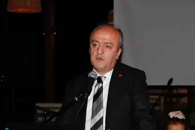 Tayini çıkan Fethiye Cumhuriyet Başsavcısı Eker, adliye personeliyle bir araya geldi Tayini çıkan Fethiye Cumhuriyet Başsavcısı Eker, adliye personeliyle bir araya geldi