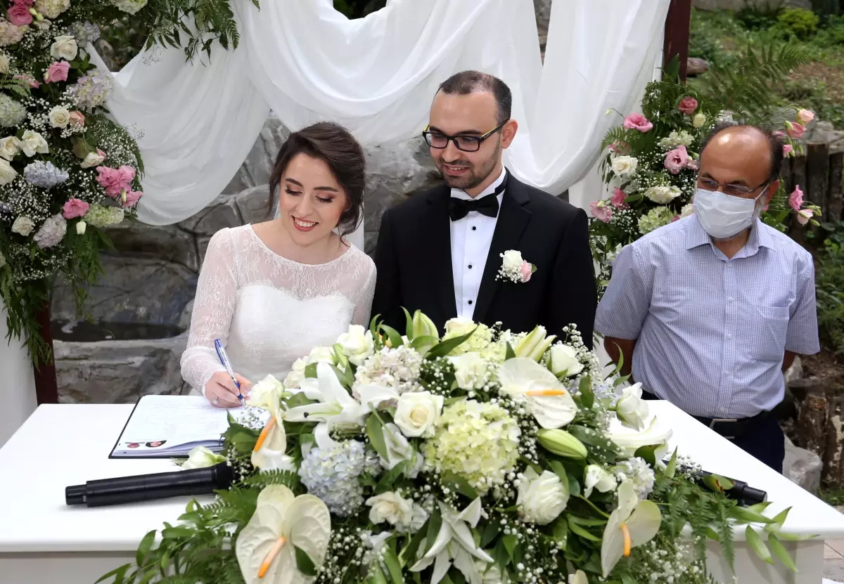 Vali Canbolat Kılıç ve Kartaloğlu Ailelerinin Nikah Törenlerine Katıldı