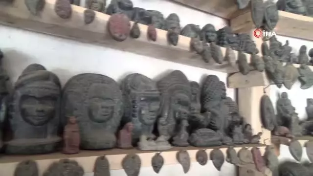 Yarım asırdır çakıyla taşları sanat eserine dönüştürüyor Yarım asırdır çakıyla taşları sanat eserine dönüştürüyor
