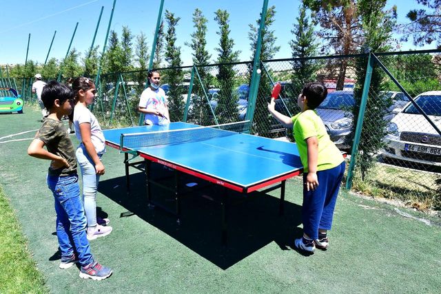 Yeşilyurt'ta babalar gününe özel uçurtma şenliği