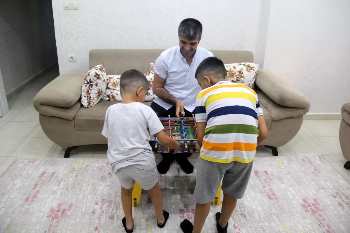 Yetiştirme Yurdunda Büyüyen Baba Koruyucu Aile Olarak 2 Çocuğa Evinin Kapsını Açtı