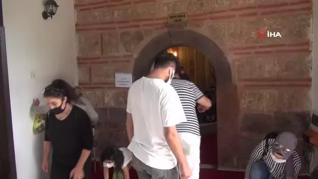 15 ayın ardından ziyarete açılan Ertuğrul Gazi Türbesi'nde yoğunluk