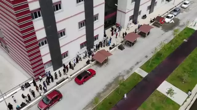 Afyonkarahisar'da aşı kuyruğu Afyonkarahisar'da aşı kuyruğu