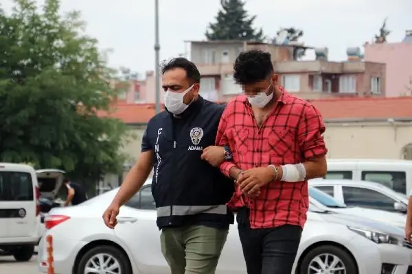 Son dakika haberi: Baskında el konulan kumar parasını geri almak için polisin elini ısırdı Son dakika haberi: Baskında el konulan kumar parasını geri almak için polisin elini ısırdı
