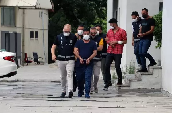 Son dakika haberi: Baskında el konulan kumar parasını geri almak için polisin elini ısırdı