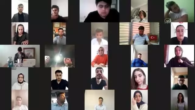 Cumhurbaşkanı Erdoğan, çevrim içi 'Babalar Günü' etkinliğinde gençlerle bir araya geldi (2)