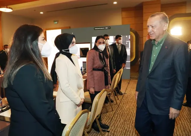 Son dakika haberleri | Cumhurbaşkanı Erdoğan, çevrim içi 'Babalar Günü' etkinliğinde gençlerle bir araya geldi: (2)
