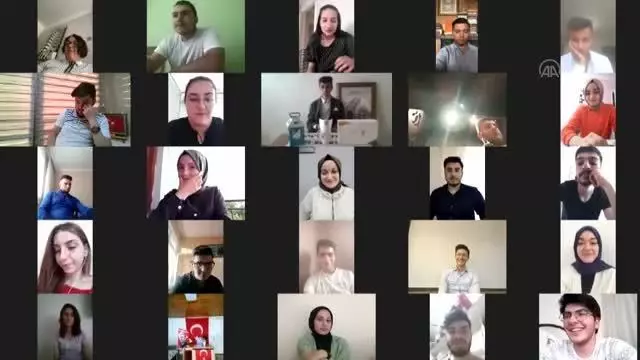 Cumhurbaşkanı Erdoğan, çevrim içi 'Babalar Günü' etkinliğinde gençlerle bir araya geldi (2)