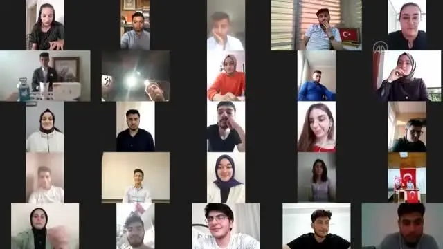 Cumhurbaşkanı Erdoğan, çevrim içi 'Babalar Günü' etkinliğinde gençlerle bir araya geldi (2)