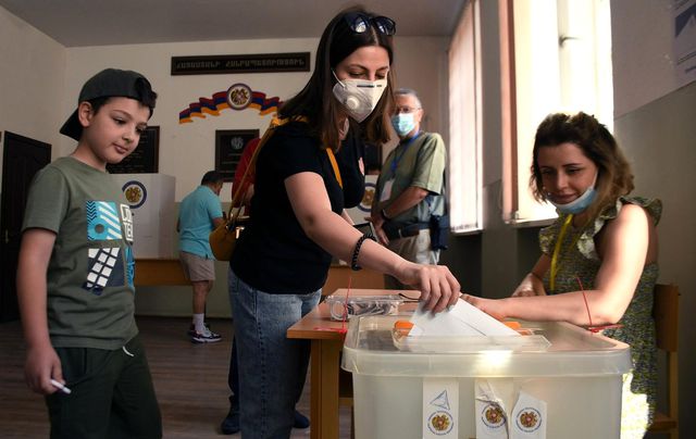 ermenistan da halk erken secim icin sandik ba 14212689 o