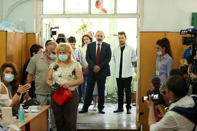 ermenistan daki secimde pasinyan ve kocaryan 5 14212689 o