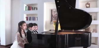 GAZİANTEP - Tek piyanoda 3 çocuk