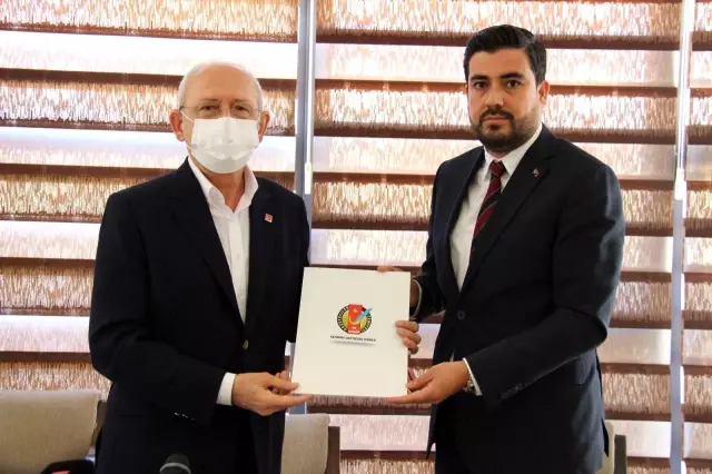 GGC Başkanı İbrahim Ay'dan Kılıçdaroğlu'na yerel basın dosyası GGC Başkanı İbrahim Ay'dan Kılıçdaroğlu'na yerel basın dosyası