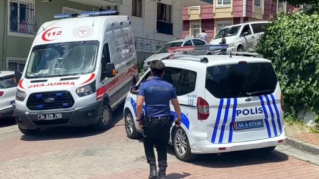 İstanbul'da feci olay! 5 yaşındaki çocuk balkondan aşağıya düştü İstanbul'da feci olay! 5 yaşındaki çocuk balkondan aşağıya düştü