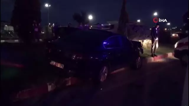 Kavşakta iki otomobil çarpıştı: 1 ağır yaralı Kavşakta iki otomobil çarpıştı: 1 ağır yaralı