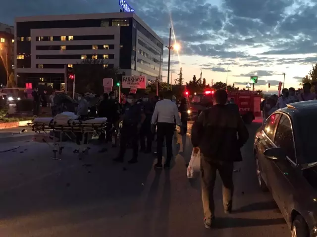 Kavşakta iki otomobil çarpıştı: 1 ağır yaralı Kavşakta iki otomobil çarpıştı: 1 ağır yaralı
