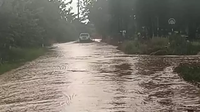 Ödemiş'te etkili sağanak yaşamı olumsuz etkiledi