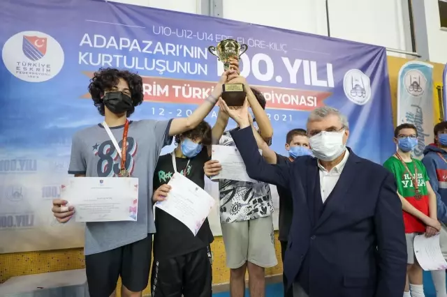 Sakarya'da düzenlenen 10, 12 ve 14 Yaş Altı Eskrim Türkiye Şampiyonası sona erdi