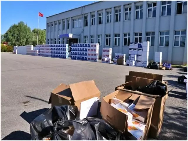 3.200.000 Bandrolsüz Makaron Ele Geçirilerek 33 Şahıs Gözaltına Alınmıştır 3.200.000 Bandrolsüz Makaron Ele Geçirilerek 33 Şahıs Gözaltına Alınmıştır