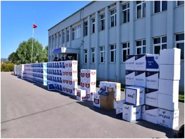 3.200.000 Bandrolsüz Makaron Ele Geçirilerek 33 Şahıs Gözaltına Alınmıştır 3.200.000 Bandrolsüz Makaron Ele Geçirilerek 33 Şahıs Gözaltına Alınmıştır