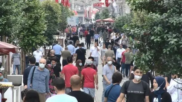 TAKSİM MEYDANI TURİSTLERE KALDI TAKSİM MEYDANI TURİSTLERE KALDI