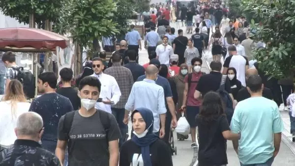 TAKSİM MEYDANI TURİSTLERE KALDI