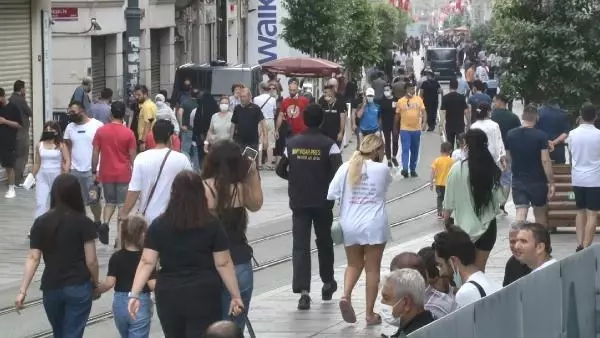 TAKSİM MEYDANI TURİSTLERE KALDI