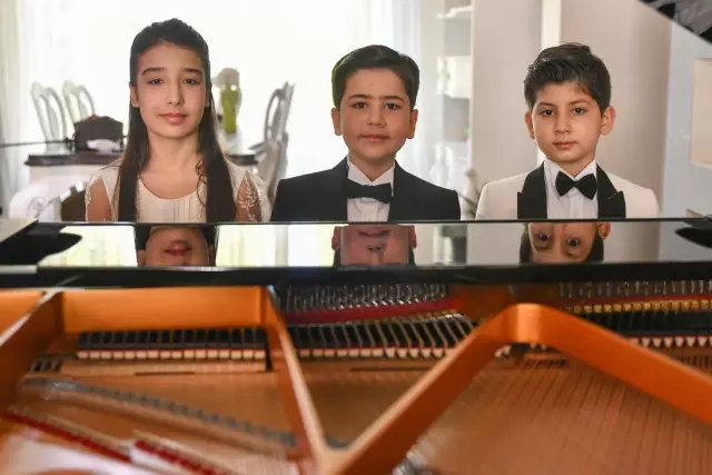 GAZİANTEP - Tek piyanoda 3 çocuk