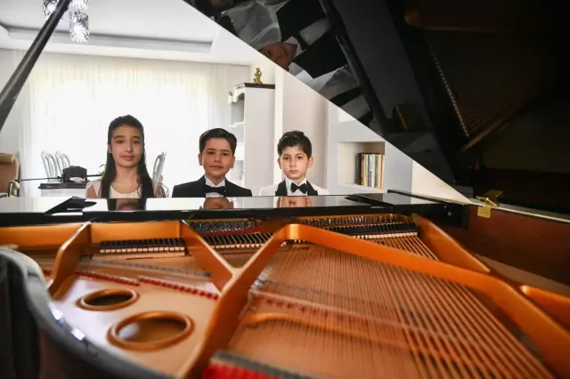 GAZİANTEP - Tek piyanoda 3 çocuk