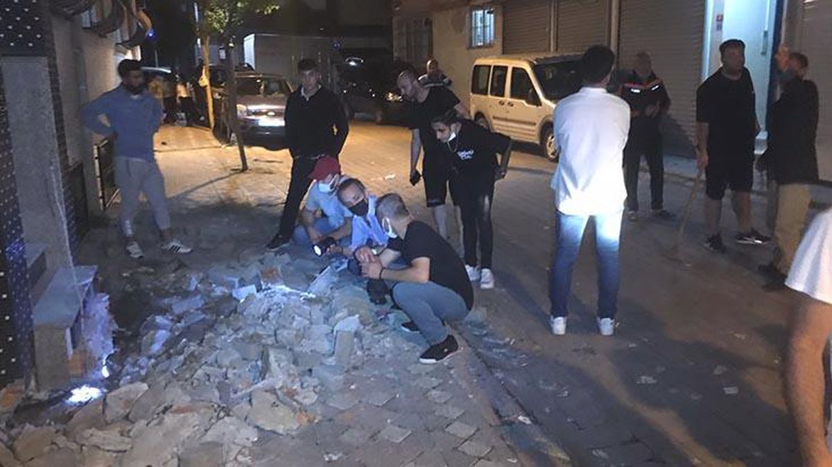 İstanbul'un göbeğinde yılan paniği! Sokağa dökülen mahalleli, yana döne onu arıyor