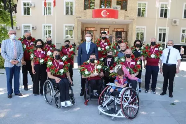 SPOR 2'nci Lig'e yükselen bedensel engelli basketbolcuları vali karşıladı