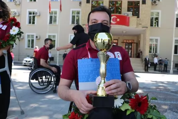 SPOR 2'nci Lig'e yükselen bedensel engelli basketbolcuları vali karşıladı
