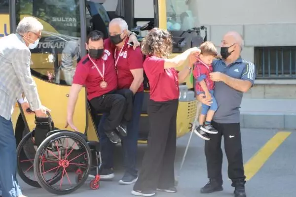 SPOR 2'nci Lig'e yükselen bedensel engelli basketbolcuları vali karşıladı