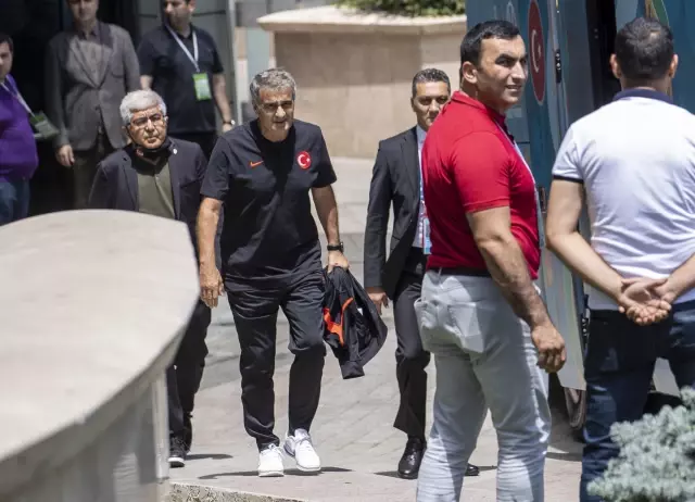 A Milli Futbol Takımı, Bakü'de kaldığı otelden ayrıldı A Milli Futbol Takımı, Bakü'de kaldığı otelden ayrıldı