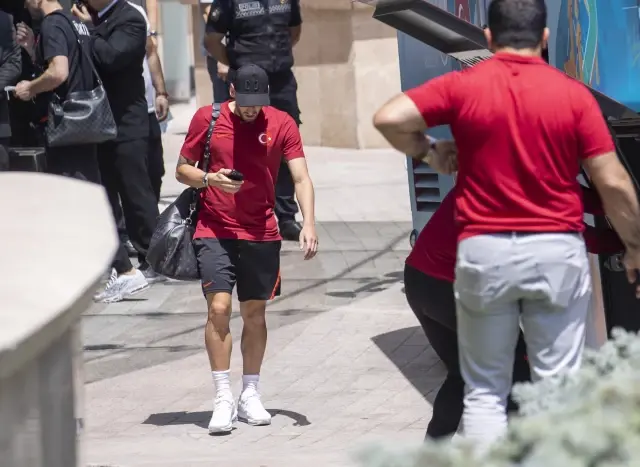 A Milli Futbol Takımı, Bakü'de kaldığı otelden ayrıldı