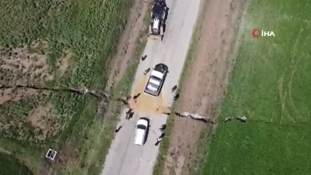 Afyon'da endişe uyandıran göçük ve yarıklar Afyon'da endişe uyandıran göçük ve yarıklar