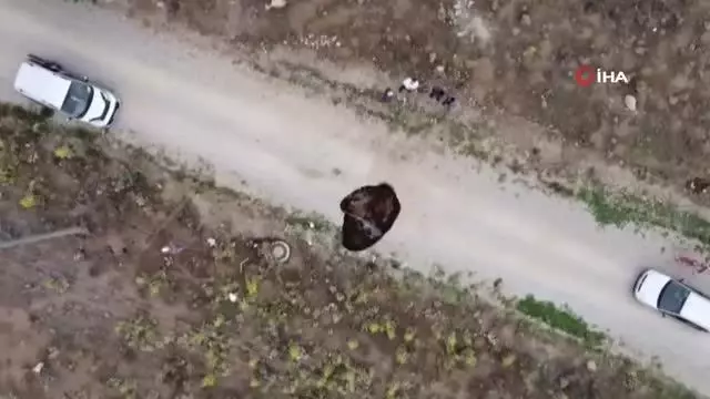 Afyon'da endişe uyandıran göçük ve yarıklar Afyon'da endişe uyandıran göçük ve yarıklar