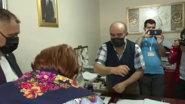 AFYONKARAHİSAR - Akşener esnafı ziyaret etti (4) AFYONKARAHİSAR - Akşener esnafı ziyaret etti (4)