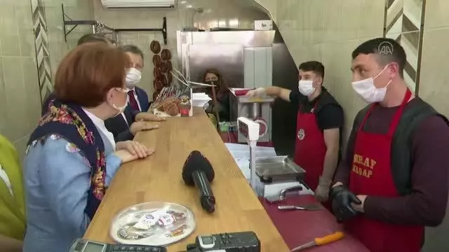 AFYONKARAHİSAR - Akşener esnafı ziyaret etti (4) AFYONKARAHİSAR - Akşener esnafı ziyaret etti (4)