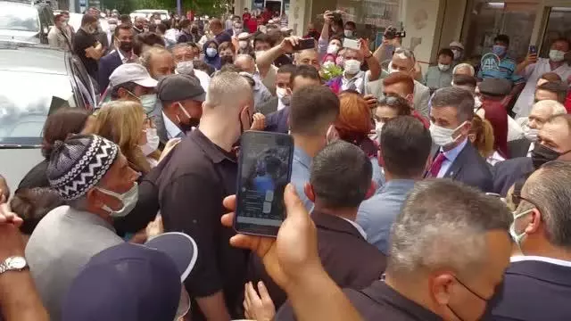 AFYONKARAHİSAR - Akşener esnafı ziyaret etti (5) AFYONKARAHİSAR - Akşener esnafı ziyaret etti (5)