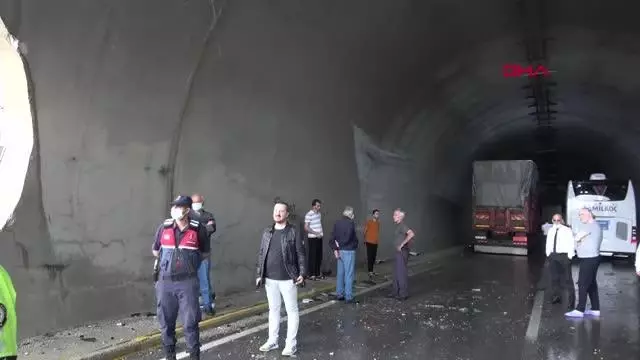 AFYONKARAHİSAR DEVRİLEN TIR TÜNELİ KAPATTI AFYONKARAHİSAR DEVRİLEN TIR TÜNELİ KAPATTI