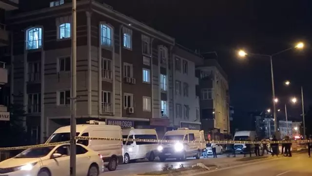 Anne ve oğlunun cansız bedenleri, 'Bomba var, yaklaşmayın' notu asılan odalarda bulundu Anne ve oğlunun cansız bedenleri, 'Bomba var, yaklaşmayın' notu asılan odalarda bulundu