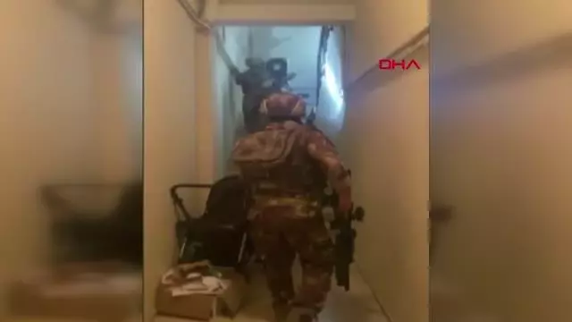 Son dakika haberi... ATAŞEHİR'DEKİ GASP DEHŞETİNİN ŞÜPHELİLERİNE OPERASYON KAMERADA Son dakika haberi... ATAŞEHİR'DEKİ GASP DEHŞETİNİN ŞÜPHELİLERİNE OPERASYON KAMERADA