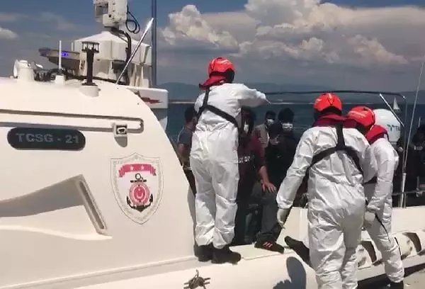 Aydın'da 100 kaçak göçmen kurtarıldı Aydın'da 100 kaçak göçmen kurtarıldı