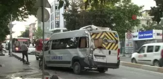 Mahmutbey: Bağcılar'da belediye otobüsü park halindeki servis araçlarına çarptı: 4 yaralı Mahmutbey: Bağcılar'da belediye otobüsü park halindeki servis araçlarına çarptı: 4 yaralı