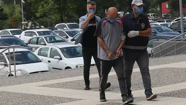 75 bin lirasının iş yerinden çalındığını gören esnaf soluğu karakolda aldı! Hırsız, çalışanı çıktı 75 bin lirasının iş yerinden çalındığını gören esnaf soluğu karakolda aldı! Hırsız, çalışanı çıktı