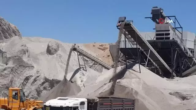 Bitlis'in 'beyaz altın'ı ekonomiye katkı sağlıyor Bitlis'in 'beyaz altın'ı ekonomiye katkı sağlıyor