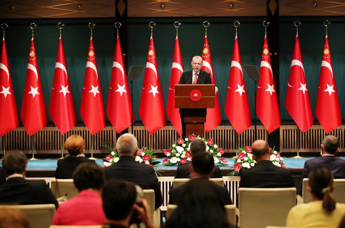 Cumhurbaşkanı Erdoğan: '(1 Temmuz itibarıyla) Kamu kurum ve kuruluşlarında normal mesai düzenine geçiliyor'