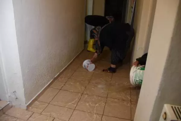 ESKİŞEHİR'DE SAĞANAK, SOKAKLARI GÖLE ÇEVİRDİ